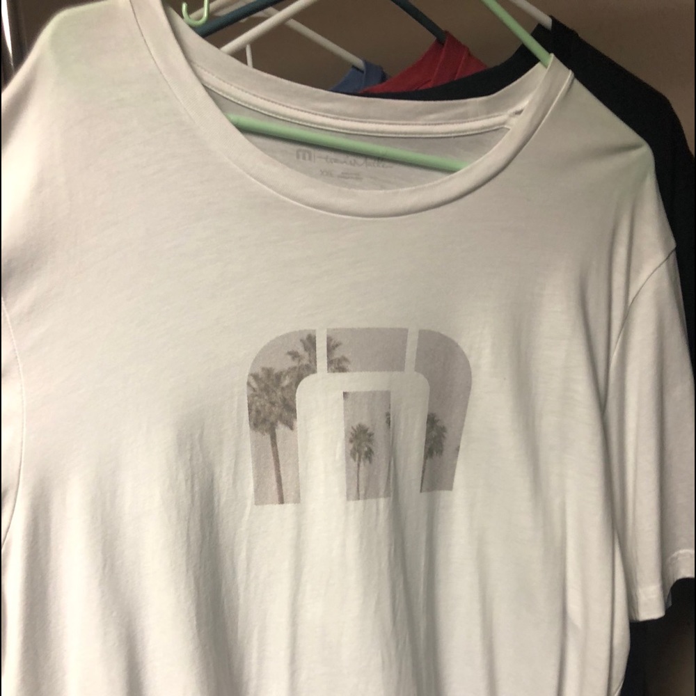 Men’s XXL Travis Mathew White T-shirt with logo